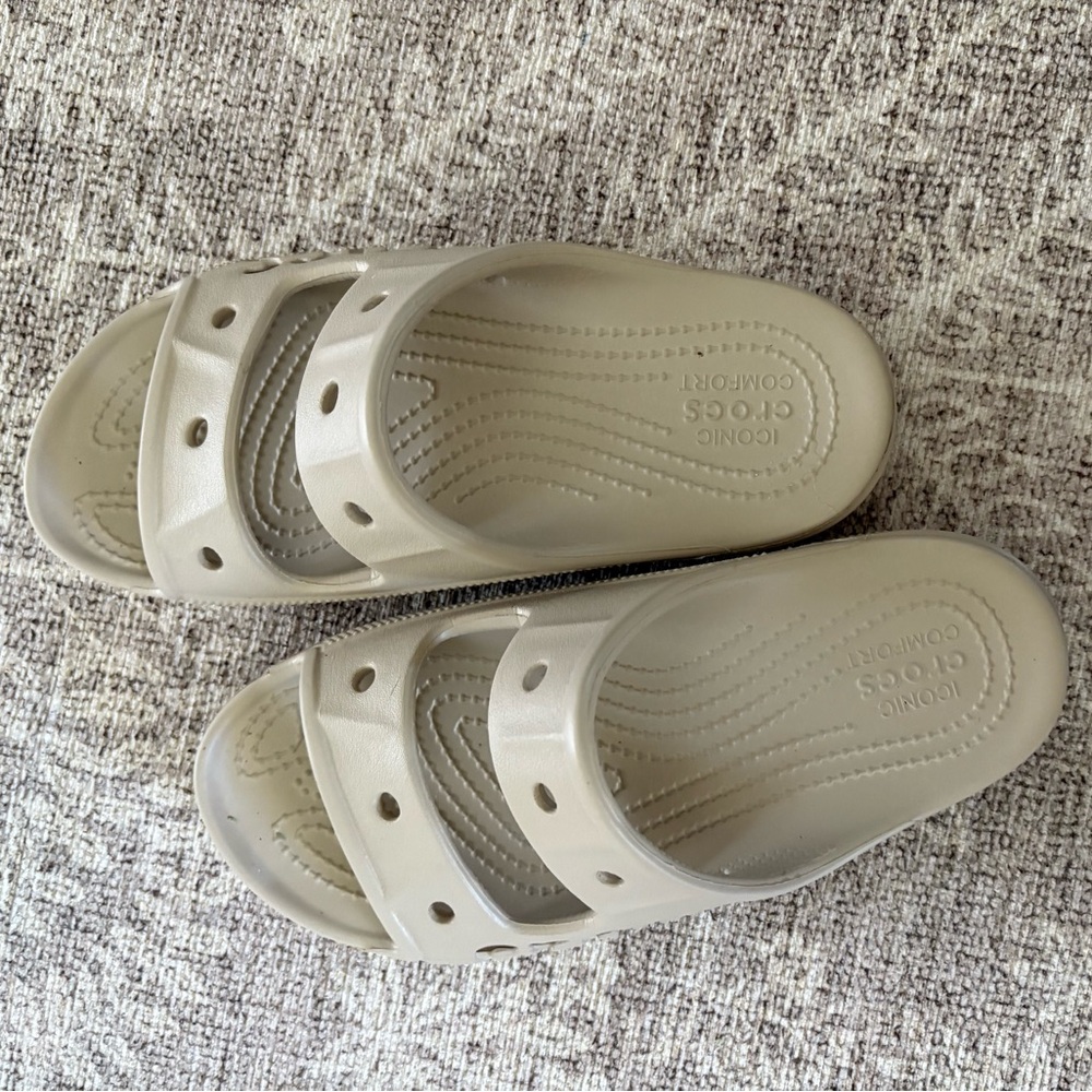 Croc slides - Picture 2 of 3